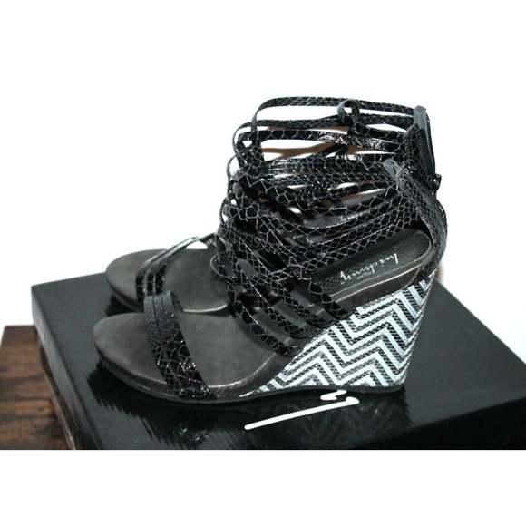 Luichiny Be True Womens Open Toe Wedge Heel Sandals Black Cobra Strappy Sz 8 NEW - Picture 1 of 4